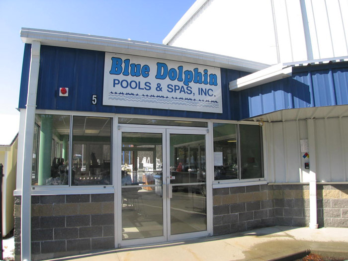 Exterior of Blue Dolphin Pools & Spas store